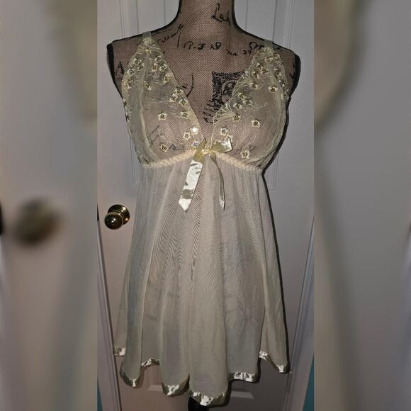 Plus Size 2X Yellow Sheer Mesh Babydoll Lingerie Dress w/ Floral Lace & Ribbon - Picture 1 of 5